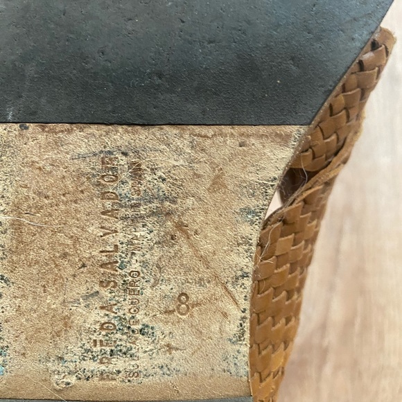 Freda Salvador  size 8 slides - Picture 3 of 6